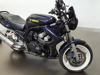 krockskadad bil motor Yamaha FZ 6 Fazer  1999/2