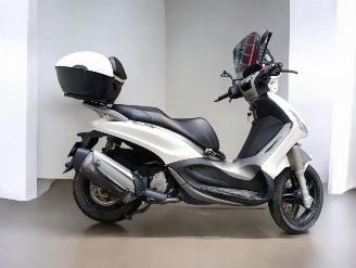 skadebil bromfiets Piaggio  BEVERLY 2015/5