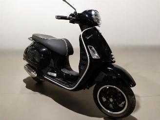 skadebil bromfiets Piaggio  VESPA 2022/5