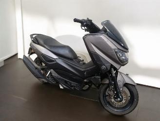 krockskadad bil bromfiets Yamaha  NMAX 2019/12