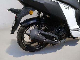 Peugeot  TWEET picture 16