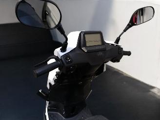 Peugeot  TWEET picture 2