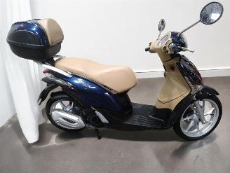 krockskadad bil bromfiets Piaggio  LIBERTY 2020/6