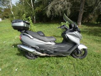 skadebil bromfiets Suzuki  BURGMAN 2016/3