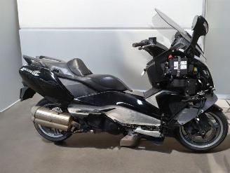 krockskadad bil motor BMW C 650 GT 2019/6