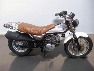 krockskadad bil motor Suzuki VanVan 125  2010/7