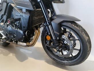 Honda CB 750 HORNET picture 20