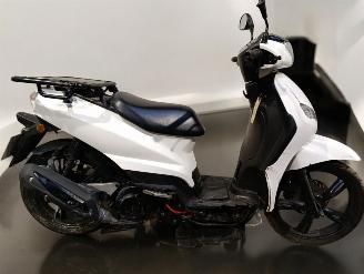 skadebil bromfiets Peugeot  TWEET 2023/6