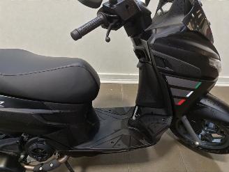 Aprilia  SXR picture 11