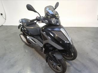 krockskadad bil bromfiets Piaggio  YOURBAN 2014/3