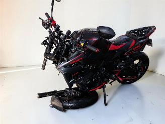 krockskadad bil motor Suzuki GS 750 R 2025/4