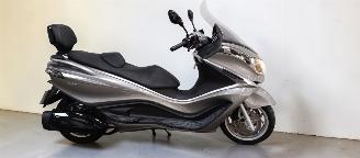 krockskadad bil bromfiets Piaggio X10  2012/9