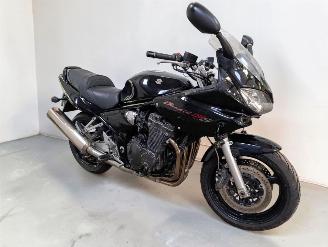 dommages motocyclettes  Suzuki Bandit 1200 GSF 2005/8