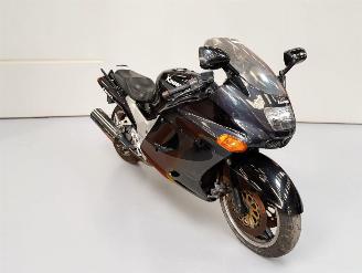 Vaurioauto  motor cycles Kawasaki ZZ - R 1100  1993/6
