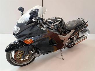 Kawasaki ZZ - R 1100  picture 3