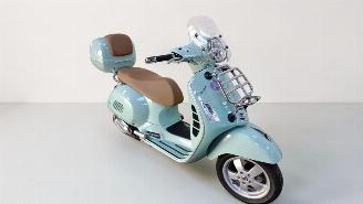 krockskadad bil bromfiets Piaggio  GTS VESPA 2020/6