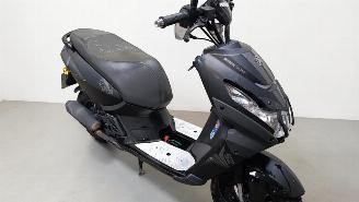 skadebil bromfiets Peugeot  STREET ZONE 2021/6