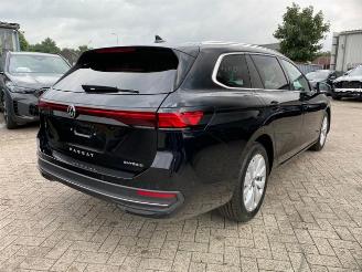 Schadeauto Volkswagen Passat Variant Business 1.5 TSI eHybrid 2025/3