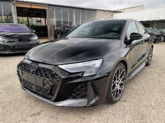 skadebil auto Audi RS 3 Lim. Facelift *CARBON-MATRIX-SCHALENSITZE * 2025/2