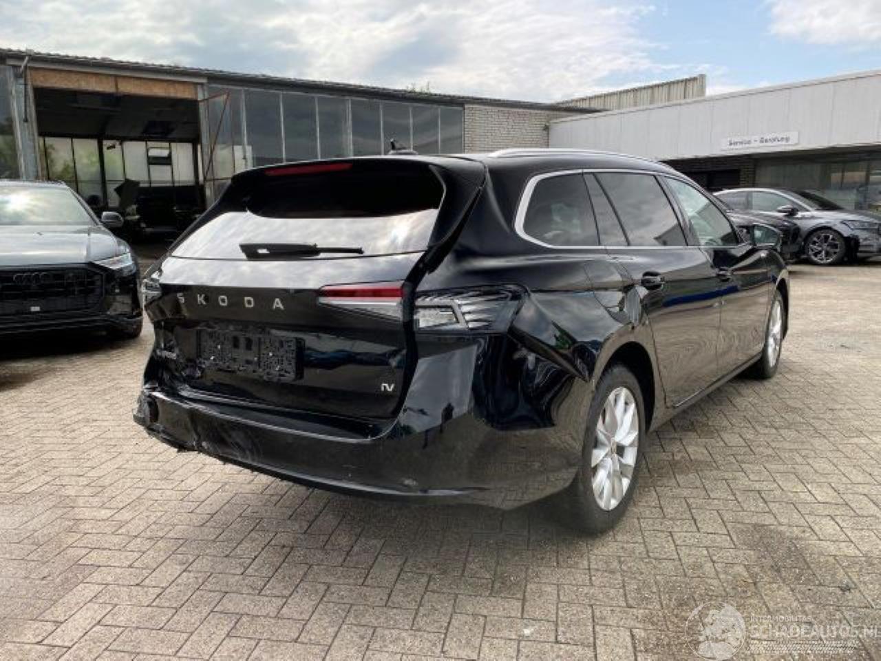 Skoda Superb Combi 1.5 TSI iV L&K *LEDER - HEAD UP*