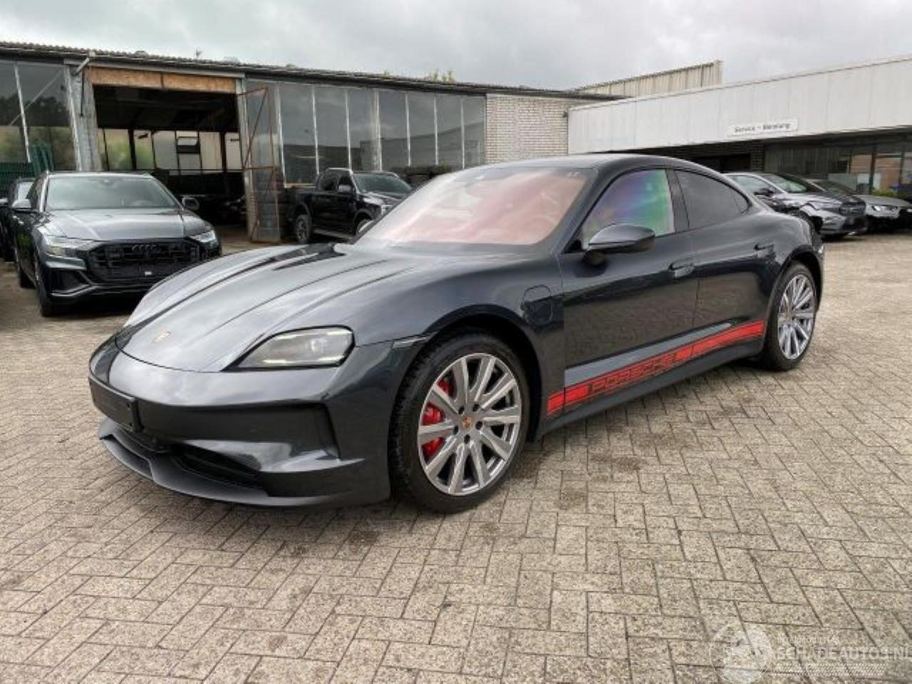 Porsche Taycan 4S Facelift *PANO - HEAD UP - KAM - BOSE*