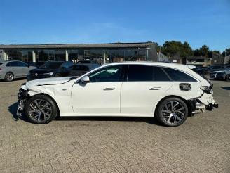 Mercedes E-klasse 300 T Avantgard * KAM - AHK - NAV * picture 3