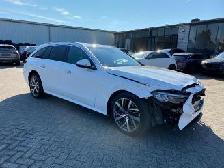 Mercedes E-klasse 300 T Avantgard * KAM - AHK - NAV * picture 9