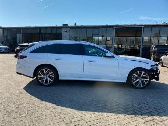 Mercedes E-klasse 300 T Avantgard * KAM - AHK - NAV * picture 10