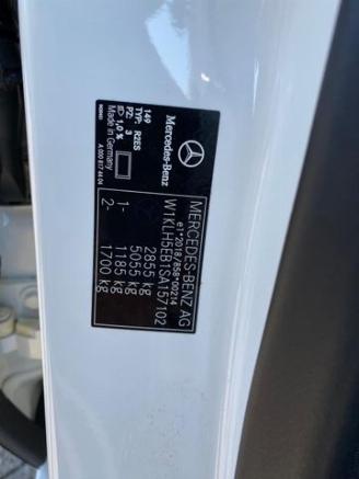 Mercedes E-klasse 300 T Avantgard * KAM - AHK - NAV * picture 23