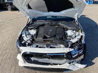 Mercedes E-klasse 300 T Avantgard * KAM - AHK - NAV * picture 13