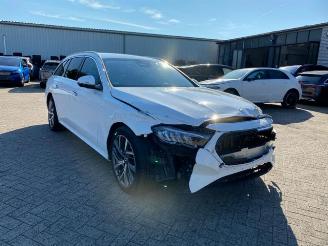 Mercedes E-klasse 300 T Avantgard * KAM - AHK - NAV * picture 7