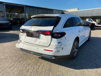 Mercedes E-klasse 300 T Avantgard * KAM - AHK - NAV * picture 11