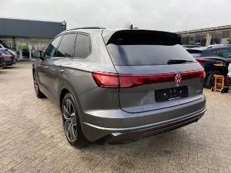 skadebil auto Volkswagen Touareg R * PANO - AHK - KAM * 2024/7