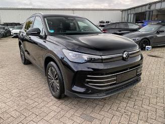 krockskadad bil auto Volkswagen Tiguan 1.5 TSI eHybrid Elegance *NAVI - KAM* 2024/12
