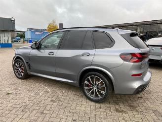 Schadeauto BMW X5 M60i xDrive *HEAD UP - PANO - AHK - KAM* 2024/11