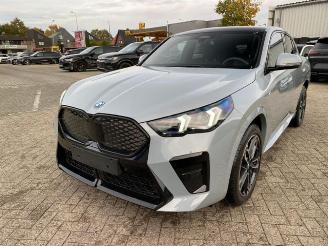 Voiture accidenté BMW iX2 eDrive20 M Sport *PANO - AHK - KAM - NAVI* 2025/7