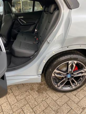 BMW iX2 eDrive20 M Sport *PANO - AHK - KAM - NAVI* picture 13