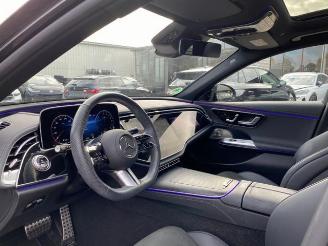 Mercedes E-klasse 300d T 4Matic AMG Lin Prmium*HAD-UP - PANO* picture 14