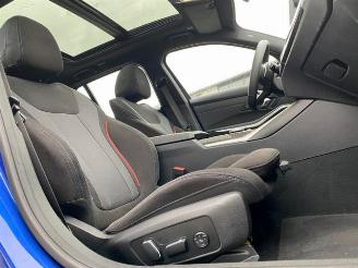 BMW 3-serie 0e Touring M Sport *PANO - HEAD-UP - 60 KAM* picture 19