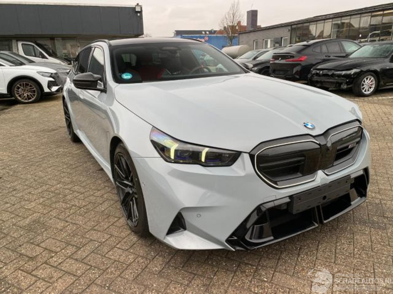 BMW M5 Touring* HEAP-UP - PANO - 360 KAM - NAVI*