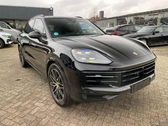 skadebil auto Porsche Cayenne E-Hybrid* HUD - KAM - PANO - AHK - BOSE* 2025/4