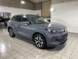 krockskadad bil auto Volkswagen Tiguan 1.5 eTSI DSG Life 2025/11