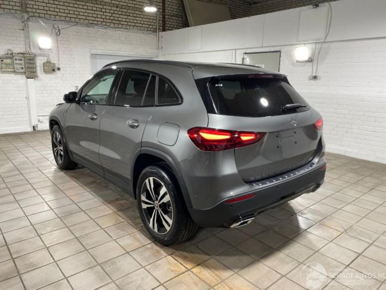 Mercedes GLA 200 Progressive Advanced PANO/KAM/NAVI