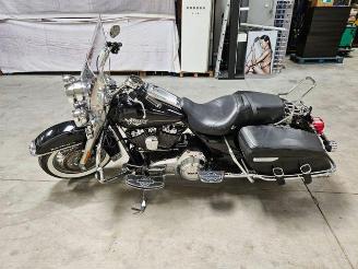 krockskadad bil motor Harley-Davidson Road King FLHR Kesstech 2011/3