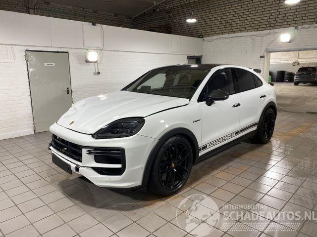 Porsche Cayenne Coupe Turbo E-Hybrid mit GT-Paket HUD