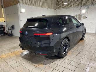 krockskadad bil auto BMW iX xDrive40 Sportpaket HUD/KAM/H&K 2022/9
