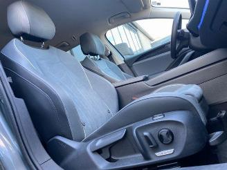 Volkswagen Passat Variant 2.0 TDI DSG Business HUD/AHK/SH picture 21