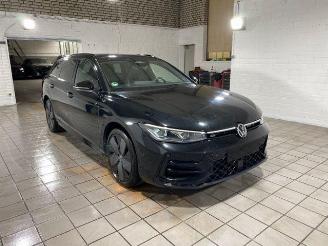 uszkodzony samochody osobowe Volkswagen Passat Variant 1.5 TSI e-Hybrid R-Line HUD/360 2025/10