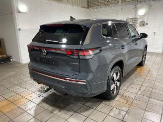 krockskadad bil auto Volkswagen Tayron 1.5 TSI e-Hybrid Elegance PANO/AHK/KAM 2025/10