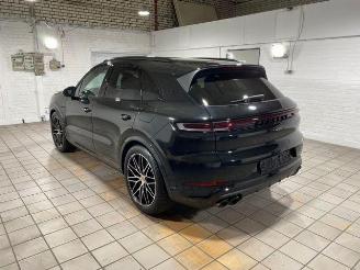 Vaurioauto  passenger cars Porsche Cayenne E-Hybrid Black Edition PANO/CHRONO/BOSE 2025/10